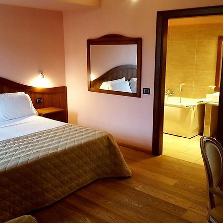 Hotel Cascina Canova Uggiate Extérieur photo