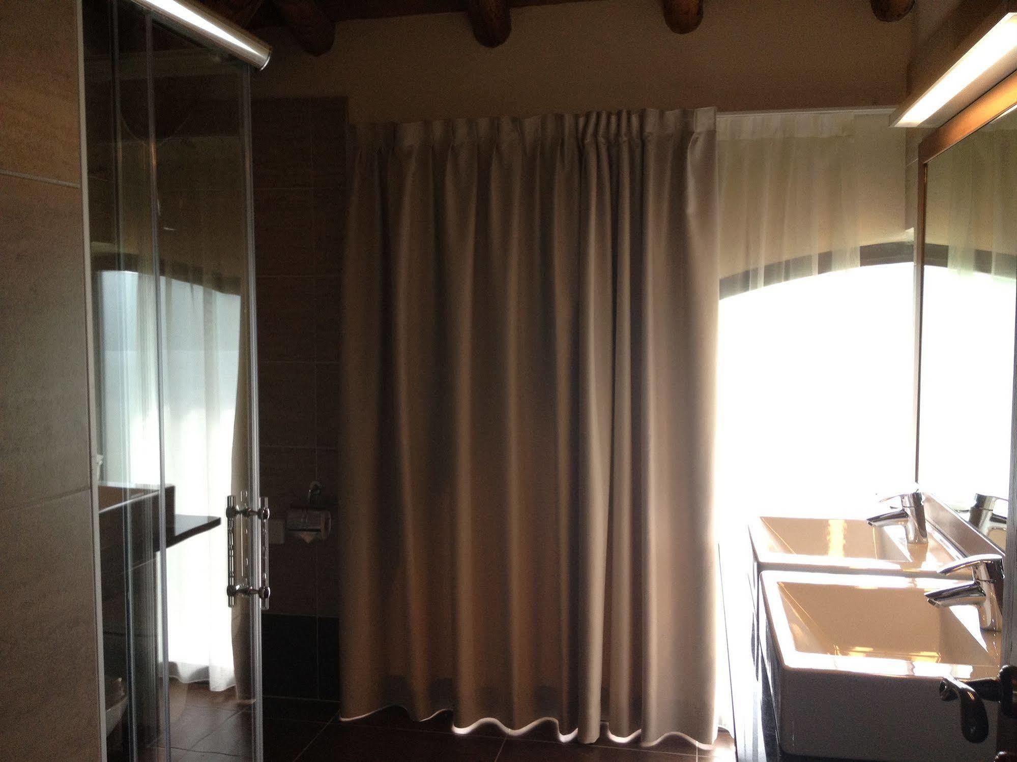 Hotel Cascina Canova Uggiate Extérieur photo