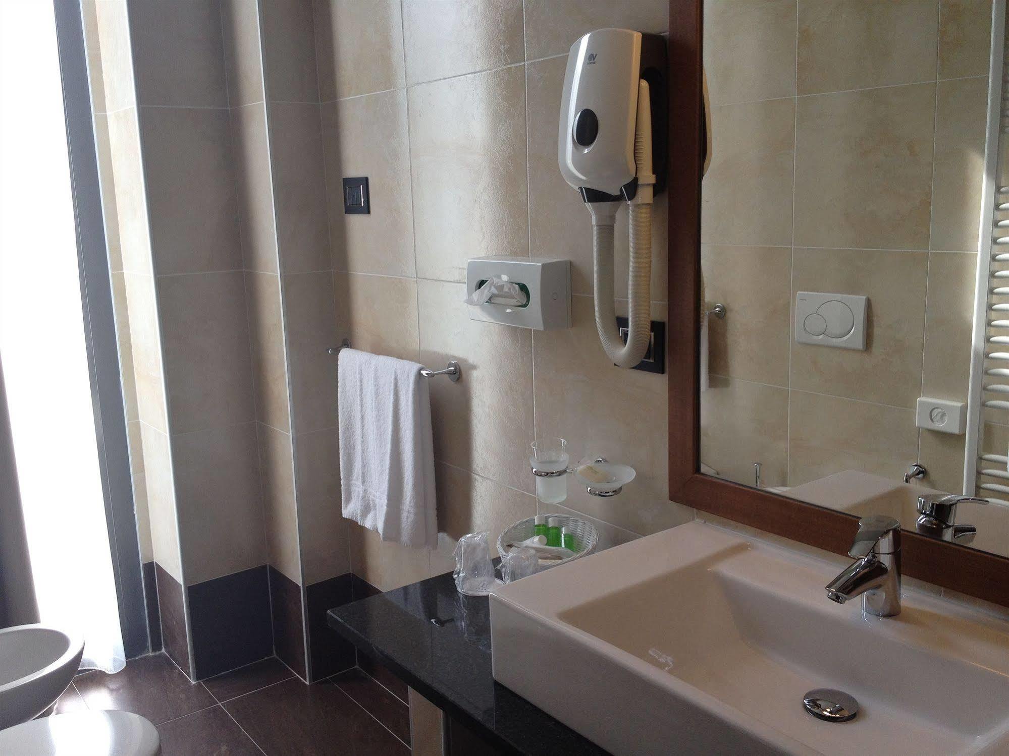 Hotel Cascina Canova Uggiate Extérieur photo